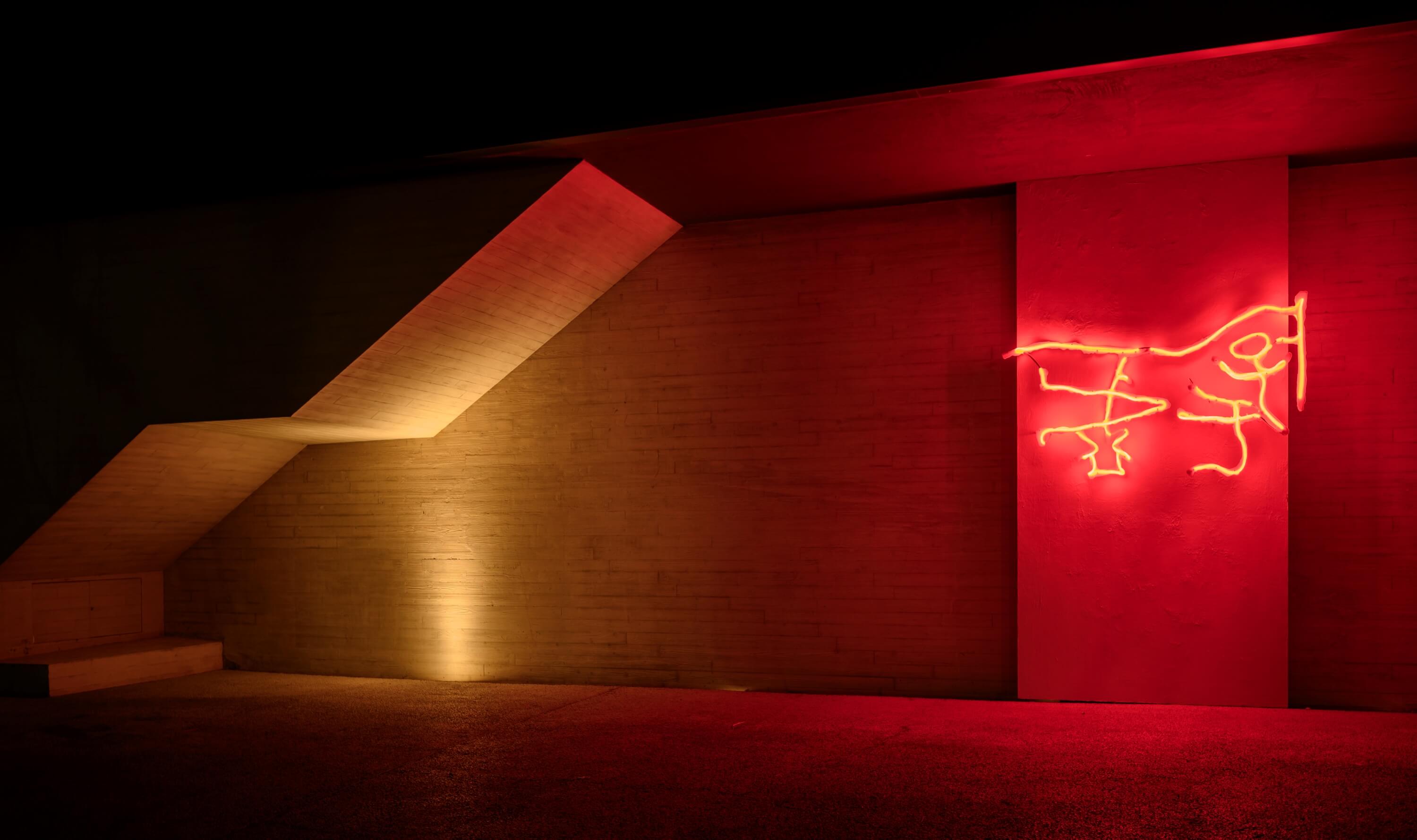 劉名哲〈遊於虛〉，媒材：木作、塑料、軟性霓虹燈條、金屬支撐，尺寸：200×340×50 cm