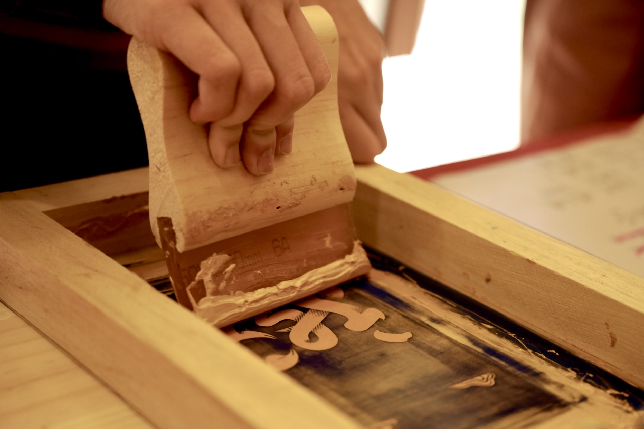 現場也規劃名師揮毫贈字、紅包袋絹印等手作攤位活動