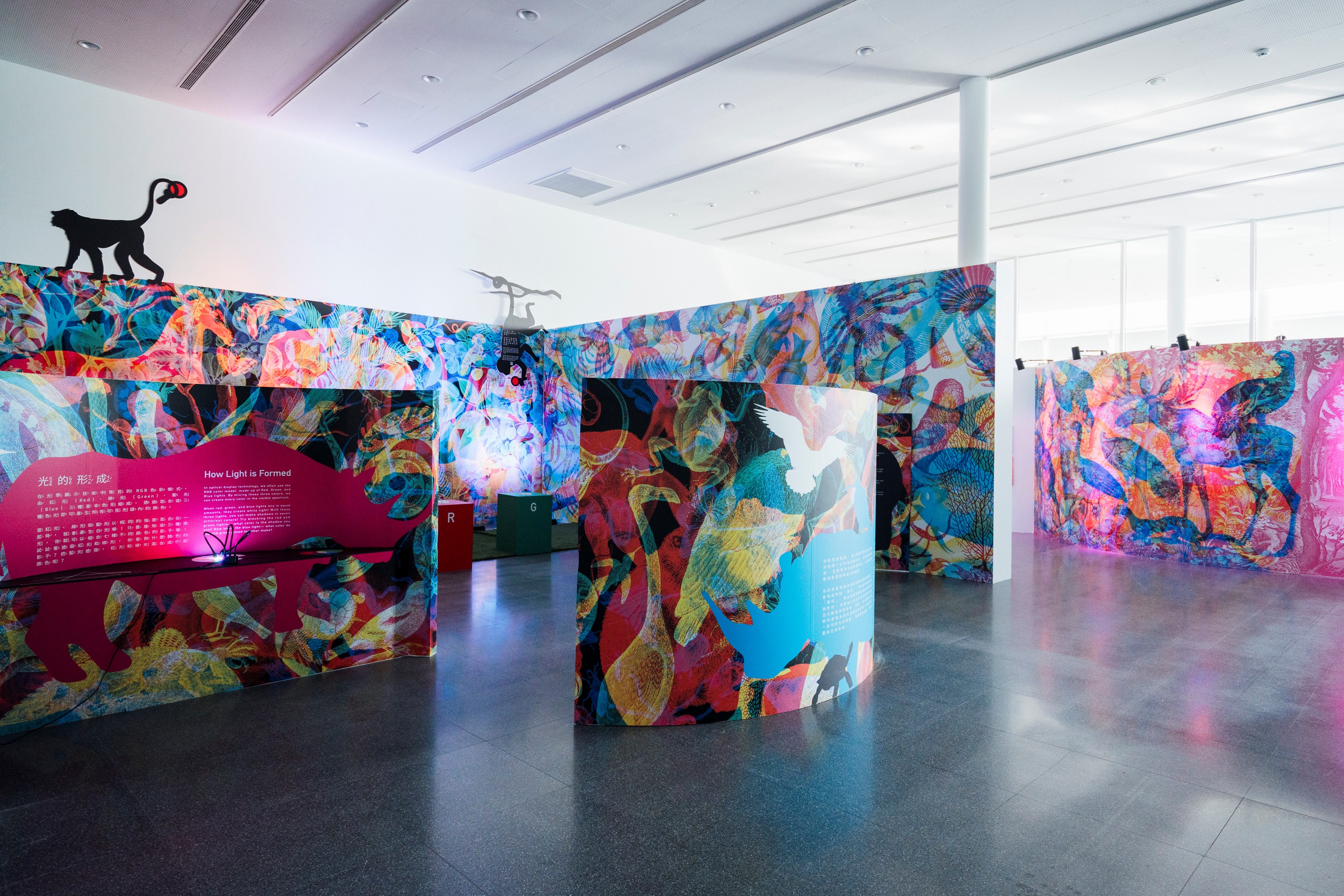 「光盒作用」1樓展廳。(透島影業攝影,桃園市立美術館提供)