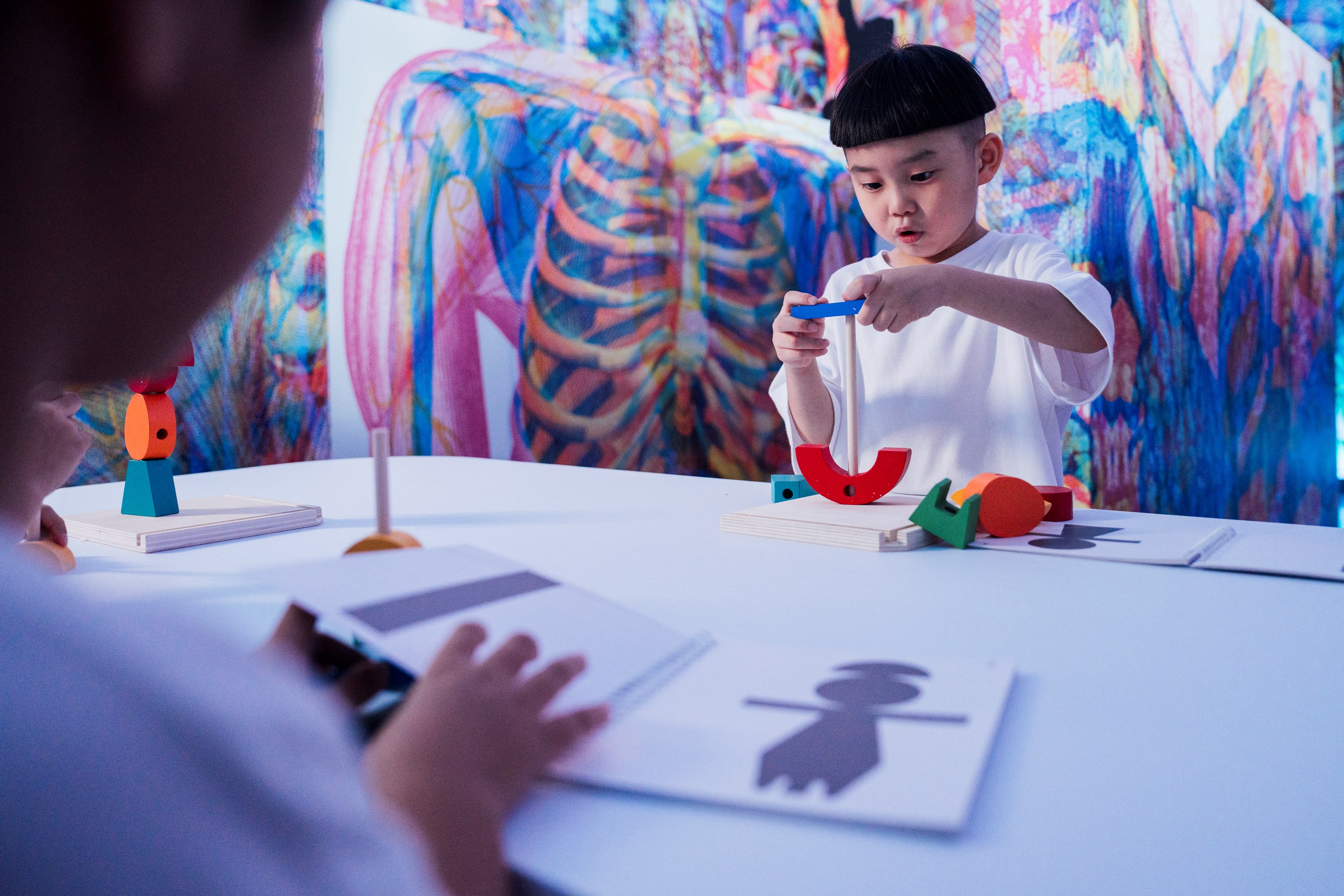 「光盒作用」互動體驗區。(透島影業攝影,桃園市立美術館提供)