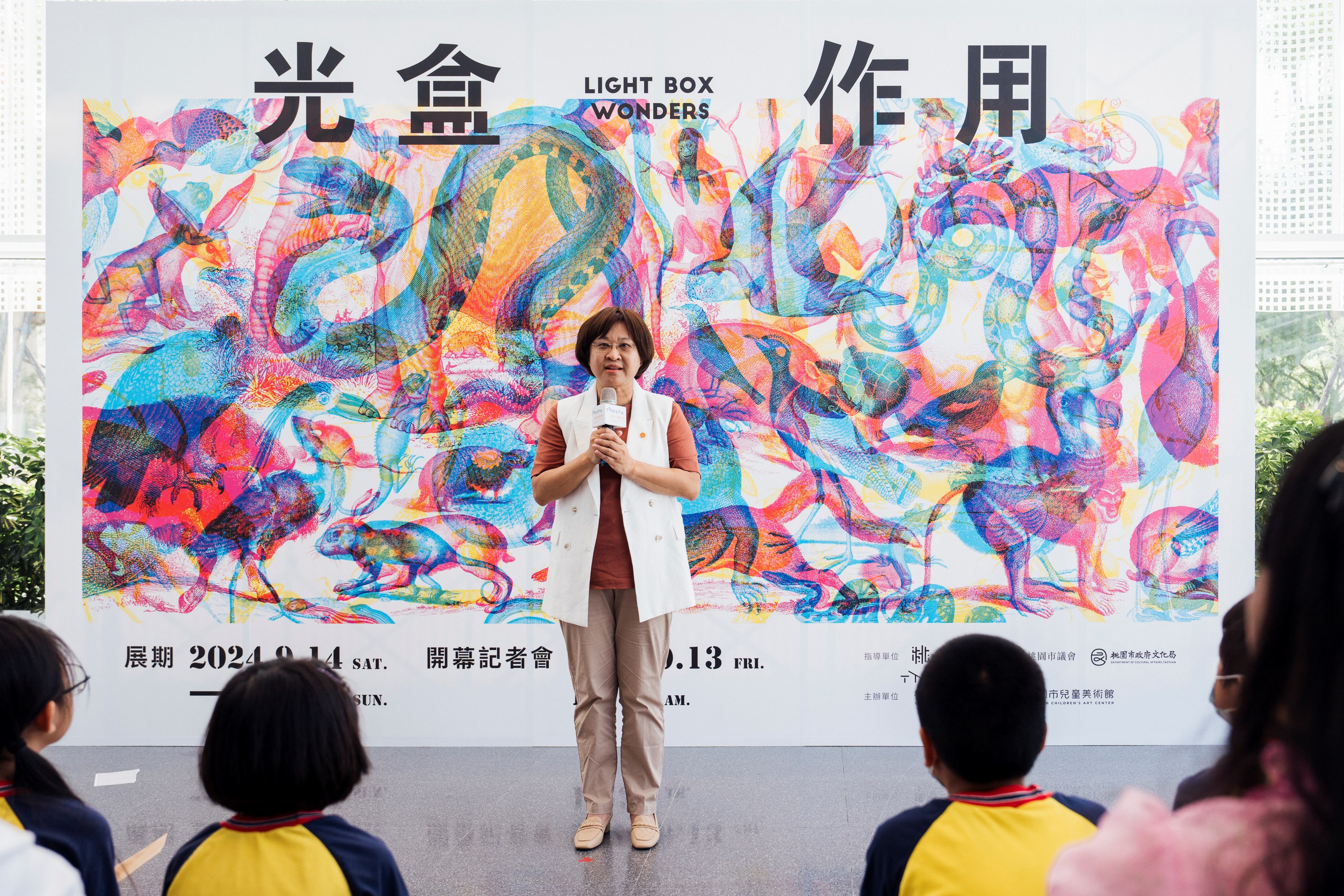 開幕記者會桃園市立美術館代理館長致詞。(透島影業攝影,桃園市立美術館提供)