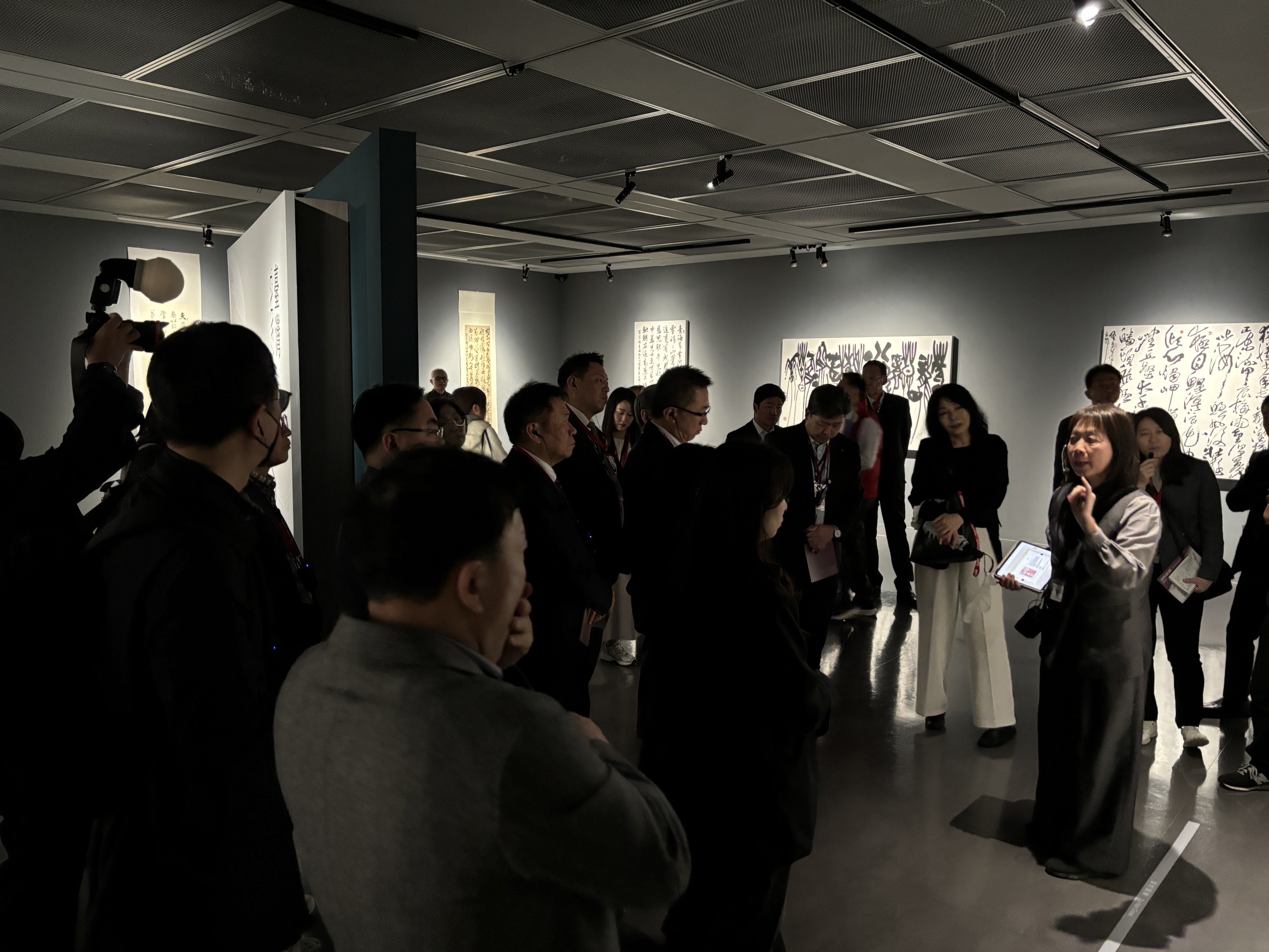 5 桃園姊妹市暨友好城市參訪團參觀橫山書法藝術館。
圖片提供/桃園市立美術館