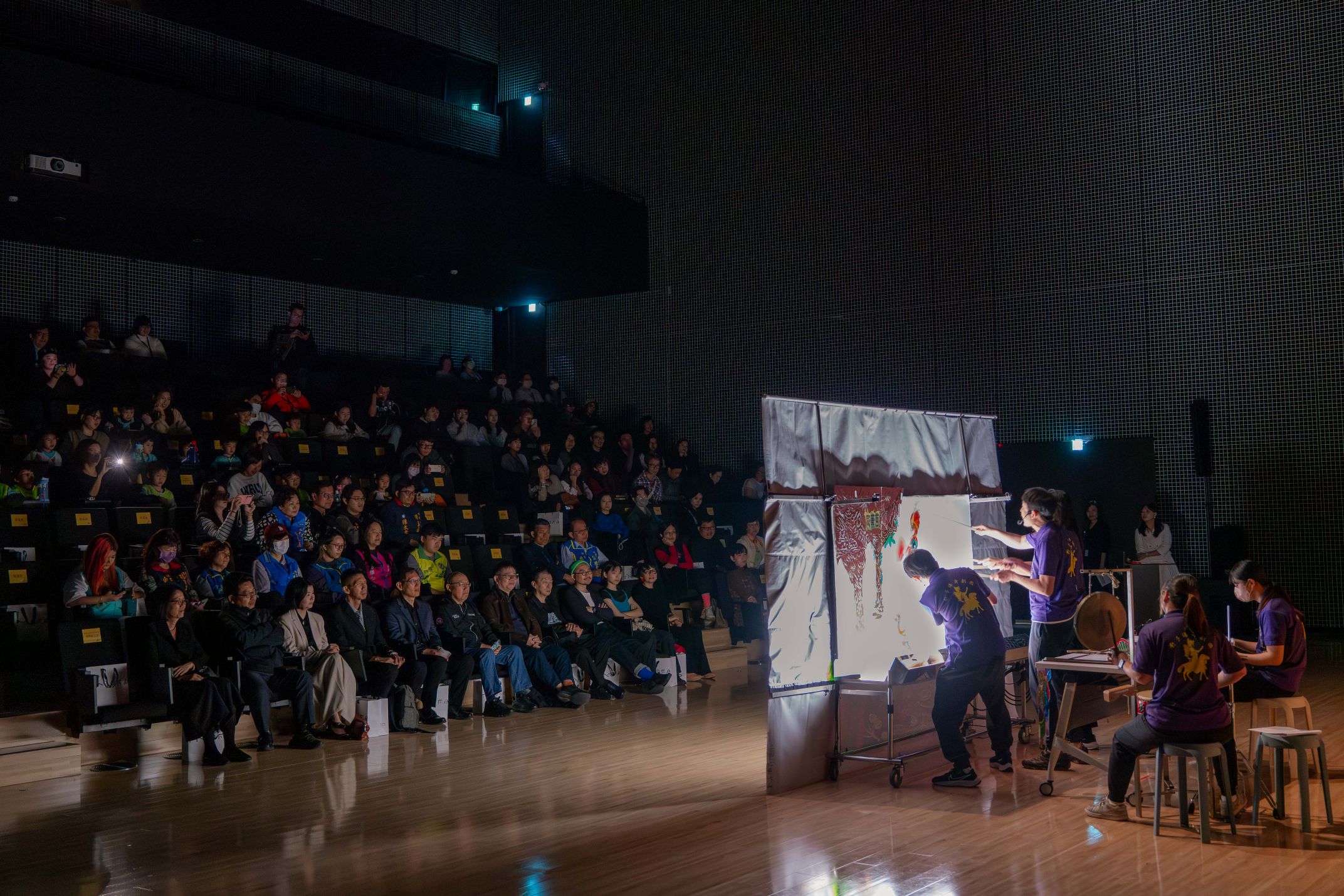 由影子傳奇劇團帶來開幕演出。