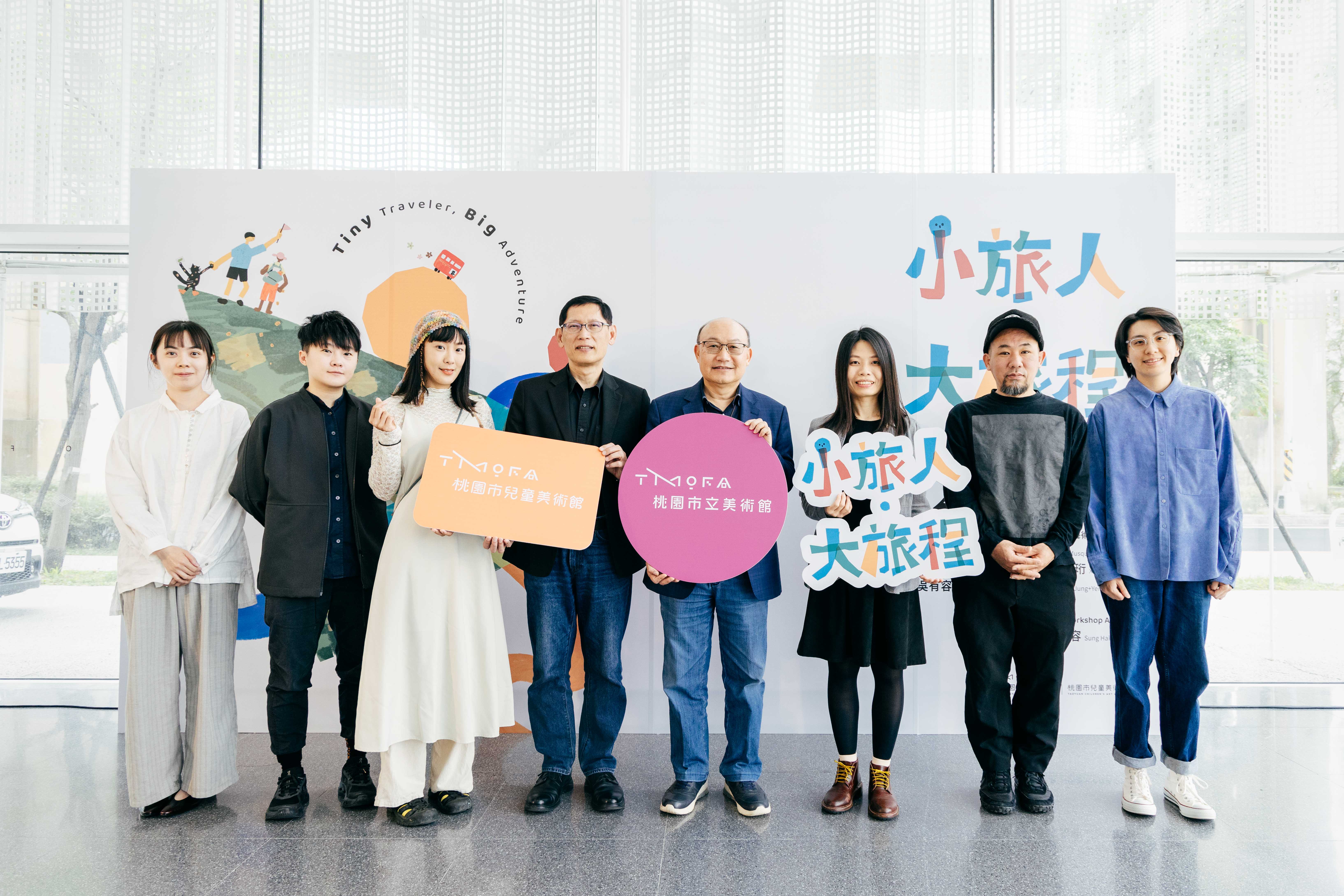 桃園市文化局長邱正生、美術館館長林詠能與參展藝術家合影（楊兆元攝影，桃園市立美術館提供）