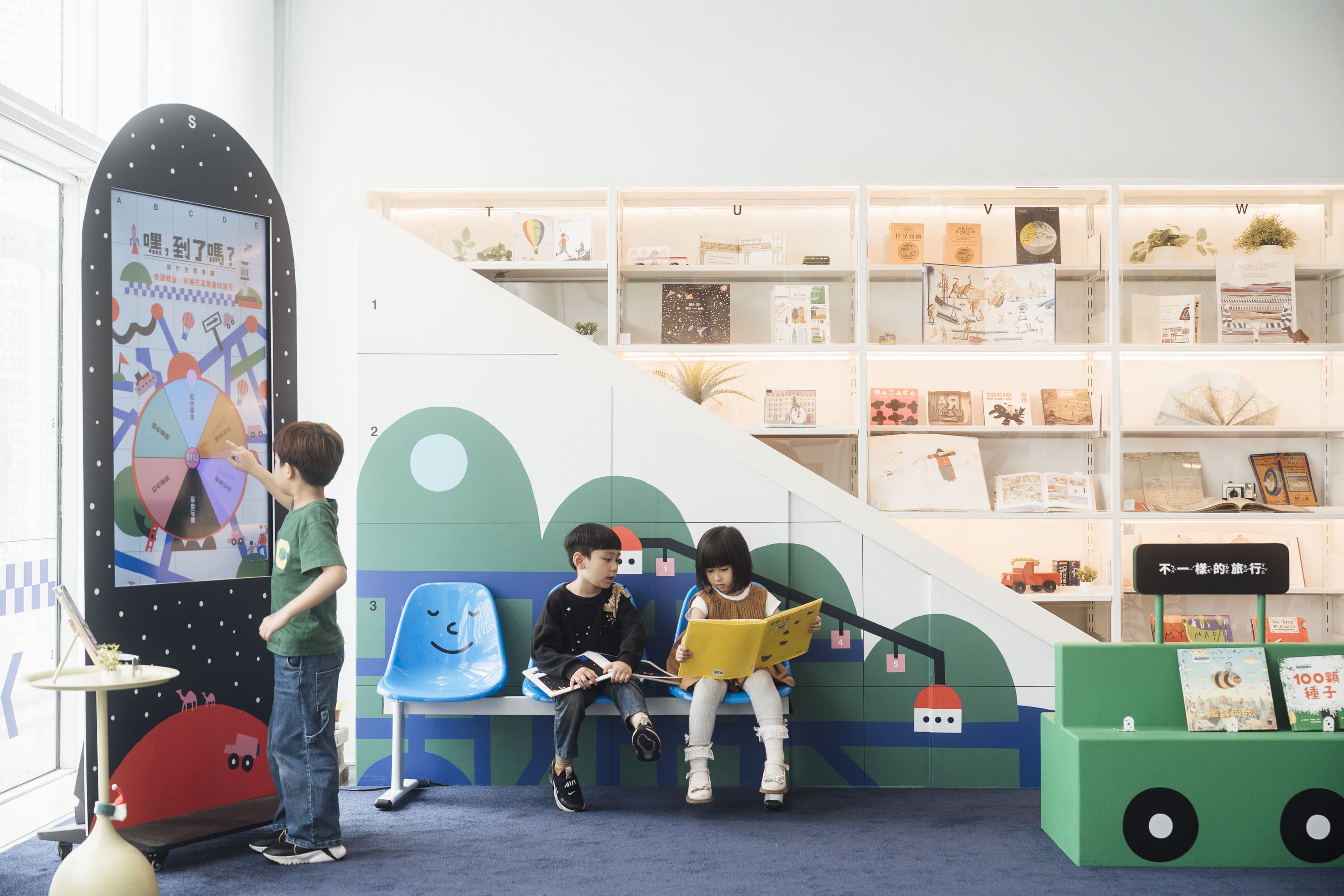 「嘿，到了嗎？旅行主題書展」現場照片。欣恩影視拍攝，桃園市立美術館提供。