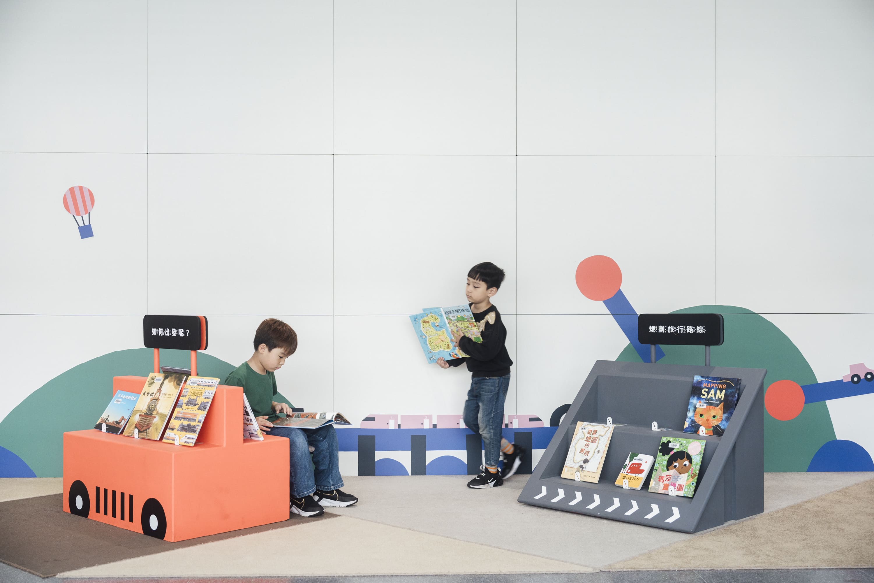 圖3嘿到了嗎旅行主題書展現場照片透島影業拍攝桃園市立美術館提供